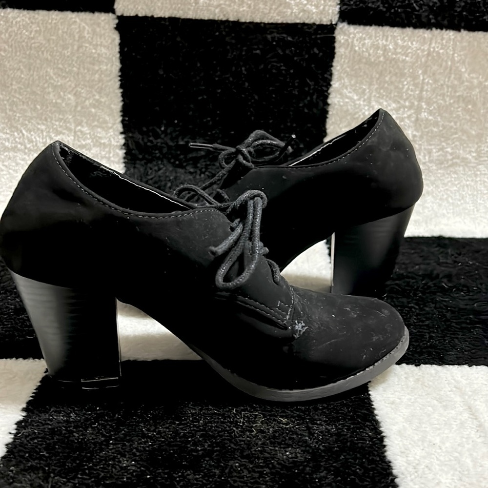 I am selling and pair of 5.5 heels